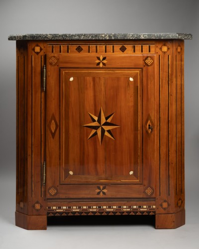 18th-century French corner cabinet - Furniture Style Louis XVI