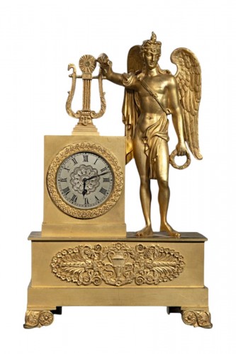 Pendule Génie de la musique d'époque Empire en bronze doré