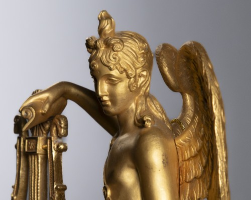 Pendule Génie de la musique d'époque Empire en bronze doré - Étienne de Roissart