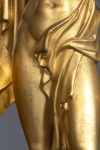 XIXe siècle - Pendule Génie de la musique d'époque Empire en bronze doré