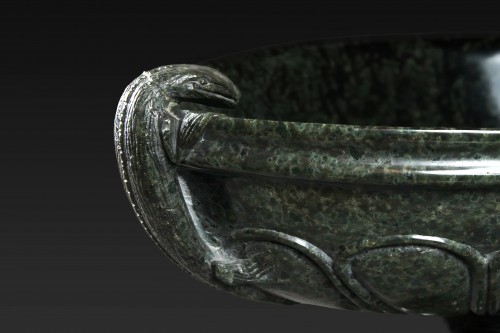 Serpentine tazza, a souvenir of the 19th-century Grand Tour. - Decorative Objects Style 