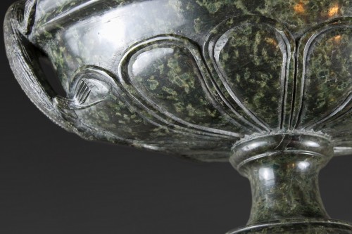 Decorative Objects  - Serpentine tazza, a souvenir of the 19th-century Grand Tour.