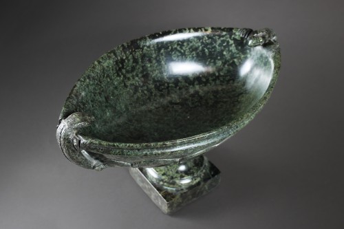 19th century - Serpentine tazza, a souvenir of the 19th-century Grand Tour.