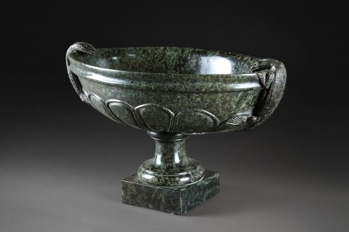 Serpentine tazza, a souvenir of the 19th-century Grand Tour. - 