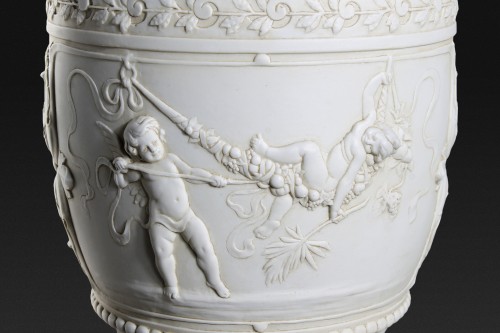 Paire de vases couverts en biscuit, fin du XVIIIe siècle - Céramiques, Porcelaines Style 