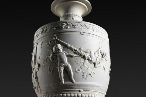 Paire de vases couverts en biscuit, fin du XVIIIe siècle - Étienne de Roissart