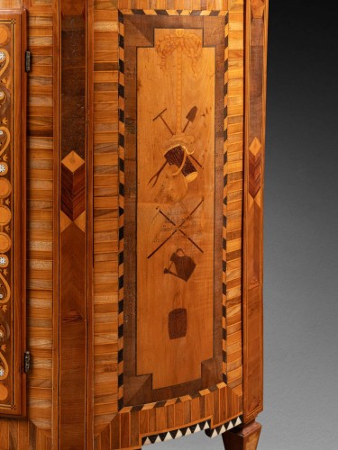 Commode demi-lune d’entre-deux d'époque Louis XVI de la région de Grenoble - Mobilier Style Louis XVI