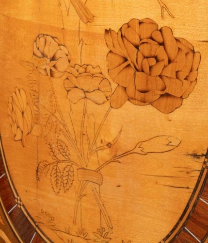 XVIIIe siècle - Commode demi-lune d’entre-deux d'époque Louis XVI de la région de Grenoble