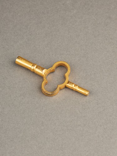 Antiquités - 19th-century gilt bronze table clock with a blue and white enamel dial