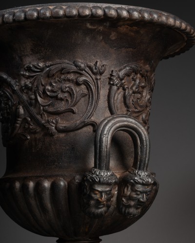 Importante paire de coupes Médicis en fonte à patine bronze - Restauration - Charles X