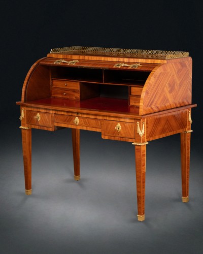 18th century - A mid-sized cylinder secrétaire from the Louis XVI period