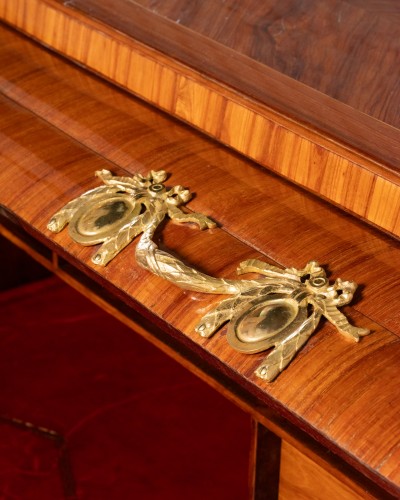 Antiquités - A mid-sized cylinder secrétaire from the Louis XVI period