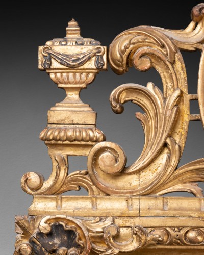 Miroirs, Trumeaux  - Miroir au cartouche figurant un soleil, milieu XVIIIe