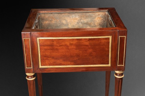 18th century - Louis XVI Mahogany planter box late 18th century
