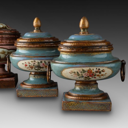 Objet de décoration Cassolettes, coupe et vase - Trois cassolettes en tôle peinte époque Louis XVI