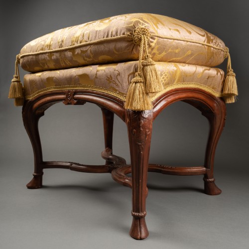 Pair of walnut stools Régence period 18th century - 