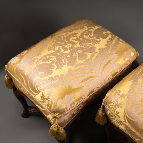Antiquités - Pair of walnut stools Régence period 18th century