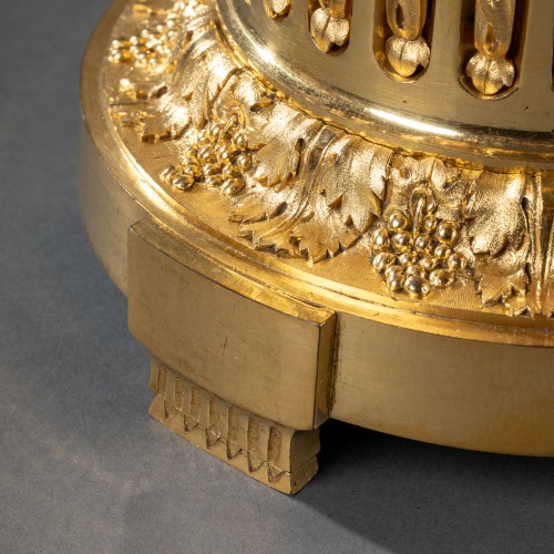 Louis XVI - Paire de grands candélabres à trois lumières fin du XVIIIe siècle