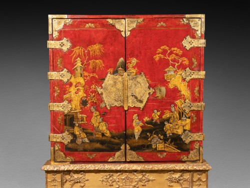 Red lacquer cabinet 18th century - Furniture Style Louis XIV