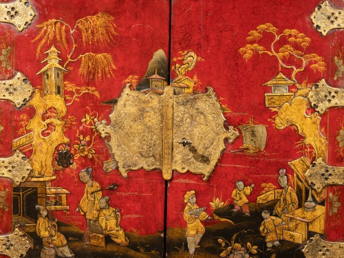 Red lacquer cabinet 18th century - 