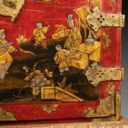 Louis XIV - Red lacquer cabinet 18th century