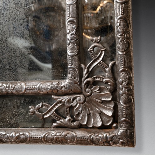 XIXe siècle - Miroir à pare closes en acier gravé et ciselé