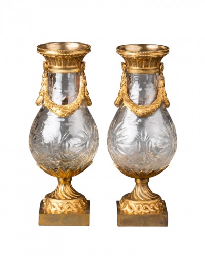 Paire de petits vases en cristal taillé époque Louis XVI
