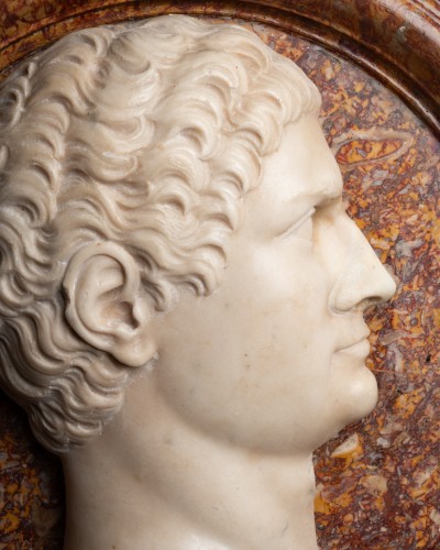 Pair of marble profiles circa 1800 - 