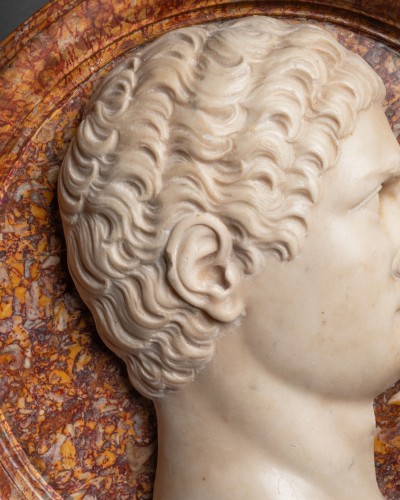 18th century - Pair of marble profiles circa 1800