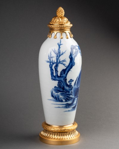 Vase en porcelaine période Kangxi fin XVII ème début XVIII ème siècle - Arts d