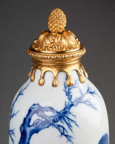 XVIIIe siècle - Vase en porcelaine période Kangxi fin XVII ème début XVIII ème siècle
