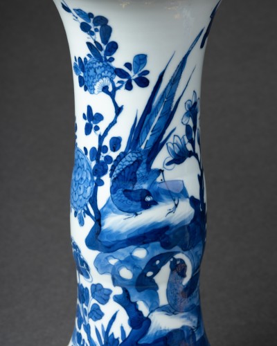 Céramiques, Porcelaines  - Paire de vases cornets en porcelaine de Chine XVIIIe siècle