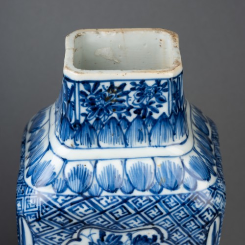 Paire de vases couverts en porcelaine de Chine monture bronze XVIII ème siècle - Régence