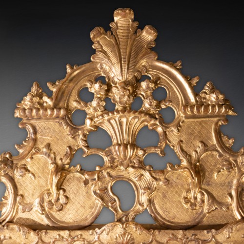 Miroir à fronton en bois doré époque Régence XVIIIe siècle - Laurent Chalvignac