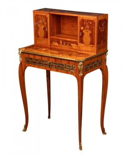 Bonheur du jour estampillé RVLC époque Transition deuxième moitié du XVIIIe siècle