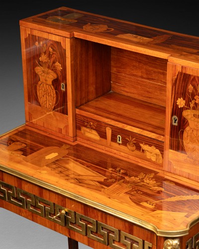 Bonheur du jour estampillé RVLC époque Transition deuxième moitié du XVIIIe siècle - Mobilier Style Transition