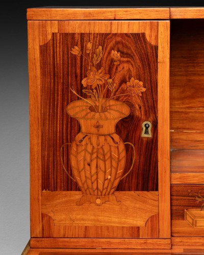 Bonheur du jour estampillé RVLC époque Transition deuxième moitié du XVIIIe siècle - Transition