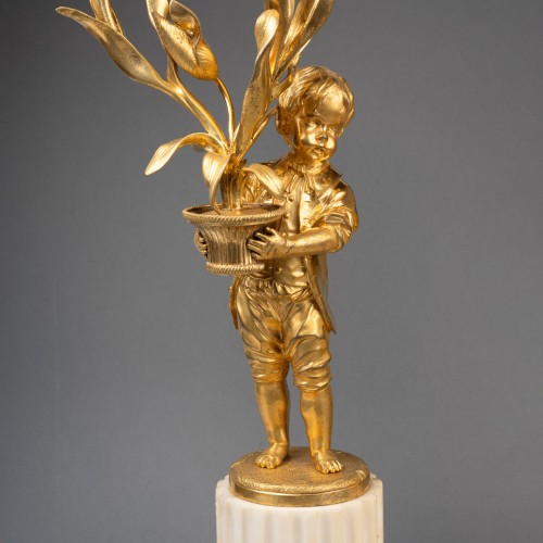 Paire de candélabres "enfants jardiniers" époque Louis XVI fin du XVIIIe siècle - Luminaires Style Louis XVI
