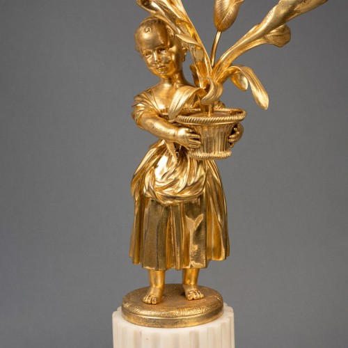 Luminaires Bougeoirs et Chandeliers - Paire de candélabres "enfants jardiniers" époque Louis XVI fin du XVIIIe siècle