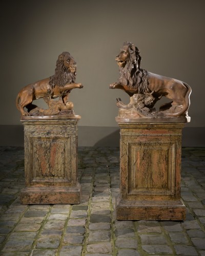 Antiquités - Pair of painted terracotta lions late XVIIIth, early XIXth century