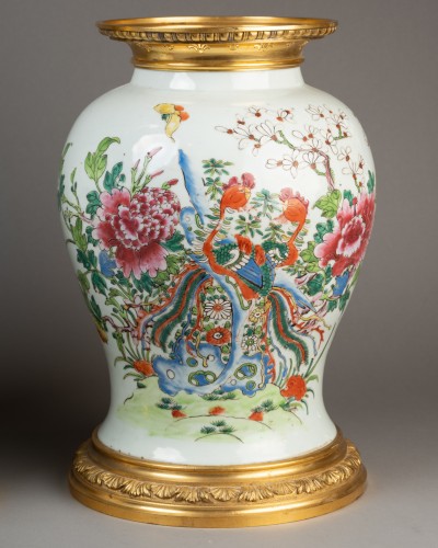Céramiques, Porcelaines  - Paire de grands vases porcelaine de Chine époque Qianlong monture bronze doré