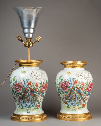 Louis XVI - Paire de grands vases porcelaine de Chine époque Qianlong monture bronze doré