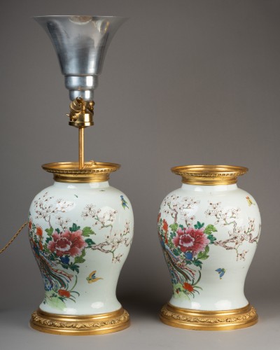 Antiquités - Paire de grands vases porcelaine de Chine époque Qianlong monture bronze doré