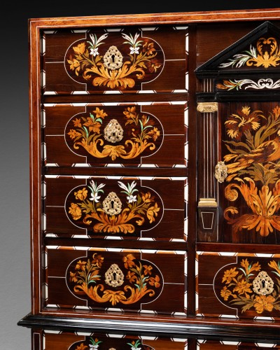 Cabinet marquèterie jasmin deuxième moitié XVIIe siècle - Mobilier Style Louis XIII