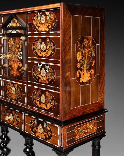 Cabinet marquèterie jasmin deuxième moitié XVIIe siècle - Louis XIII