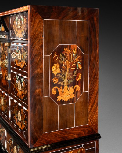 Louis XIII - Cabinet marquèterie jasmin deuxième moitié XVIIe siècle