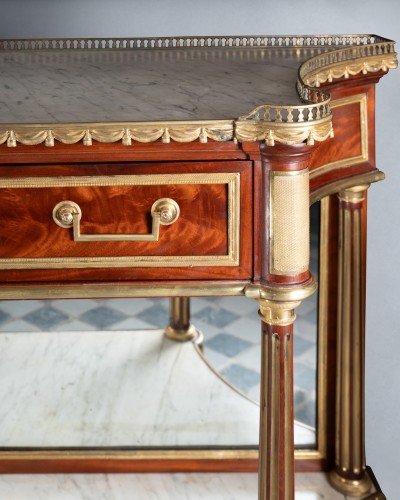 XVIIIe siècle - Desserte en acajou époque Louis XVI fin du XVIIIe siècle
