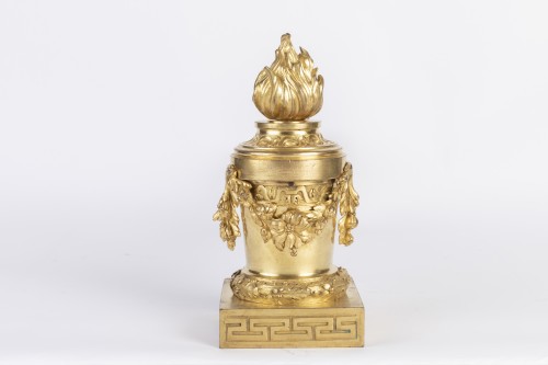 Objet de décoration  - Paire de chenets Louis XVI