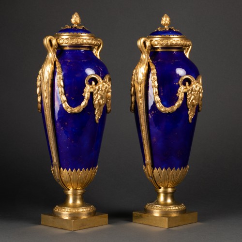 Paire de vases porcelaine Chine XVIIIe monture XIXe - Céramiques, Porcelaines Style Louis XVI