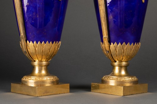 Céramiques, Porcelaines  - Paire de vases porcelaine Chine XVIIIe monture XIXe